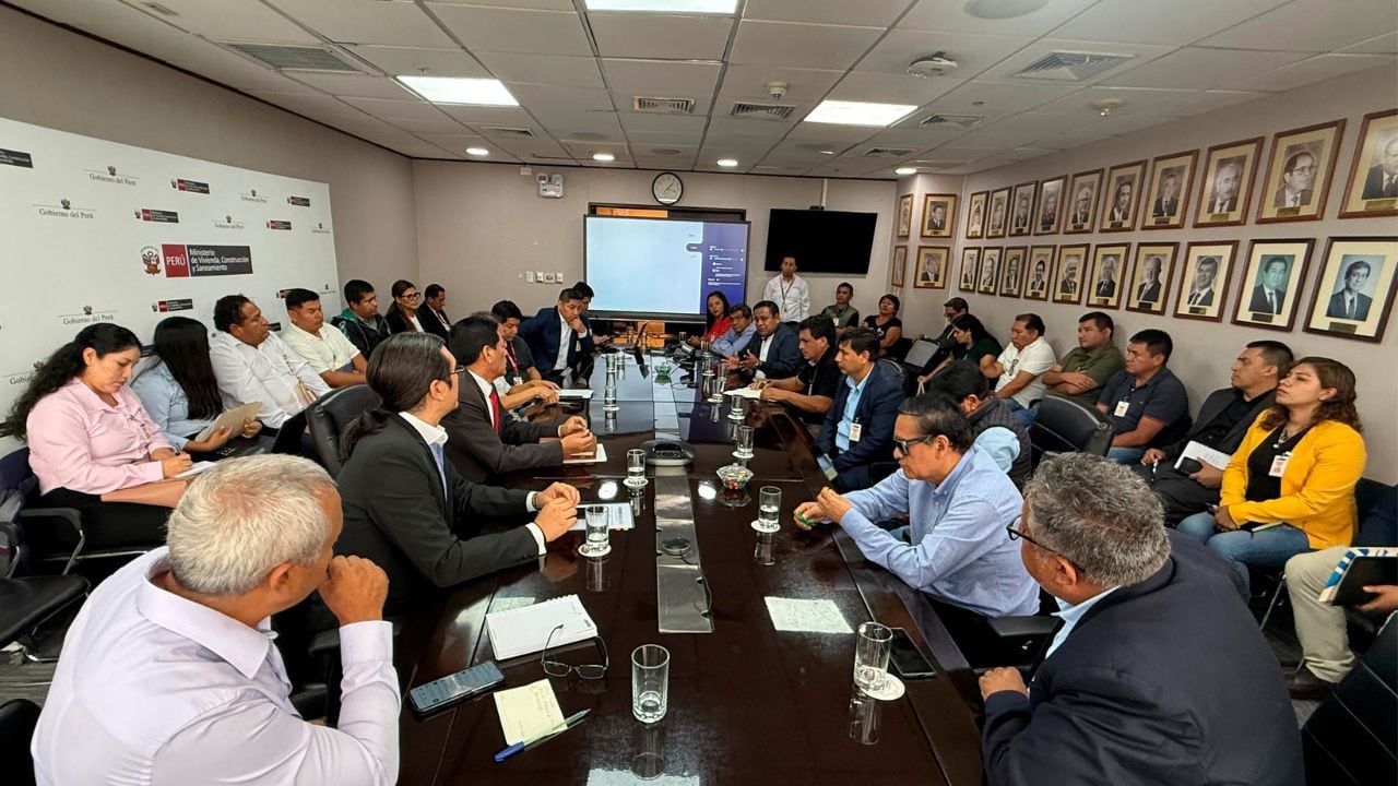 Reunión en Lima con dirigentes vecinales.