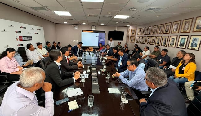 Reunión en Lima con dirigentes vecinales.