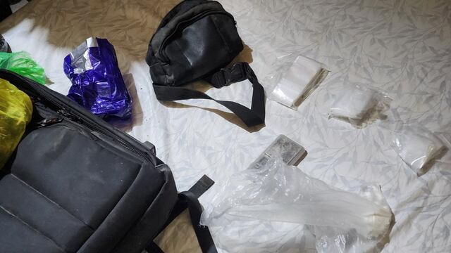 Grupo de la Policía contra el crimen extranjero en Arequipa halla drogas y celulares en lavadero de carros