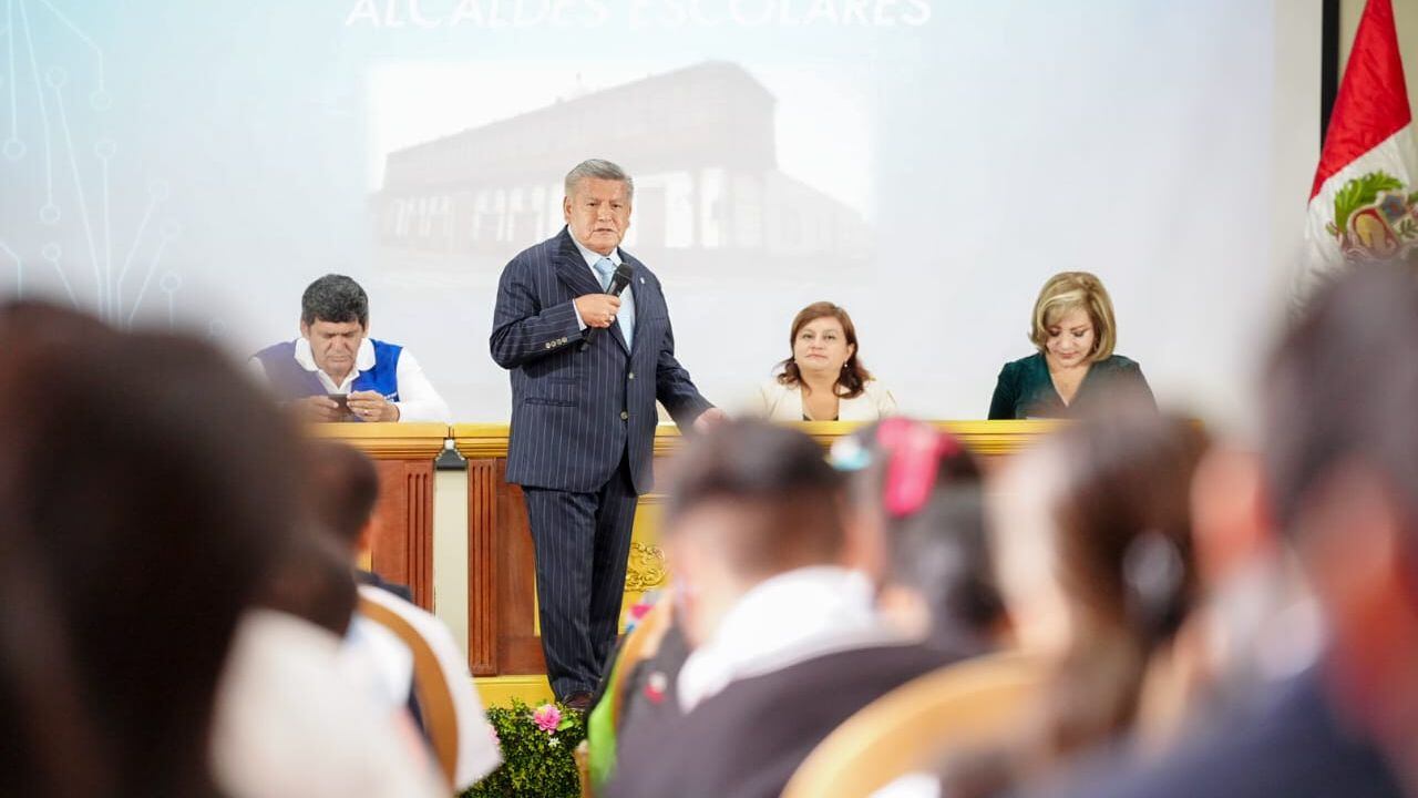 Gobernador regional dijo que escogerá un día a la semana, para recibir a las autoridades estudiantiles en la Casa de Gobierno.
