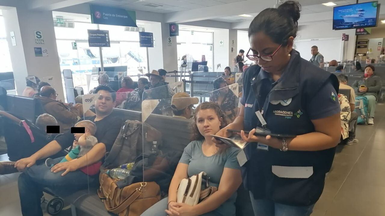 En el aeropuerto de Trujillo, de enero a octubre, se han realizado más de 39 mil controles migratorios a igual número de extranjeros en vuelos comerciales y más de 38 mil controles migratorios a tripulantes de cruceros y buques cargueros.