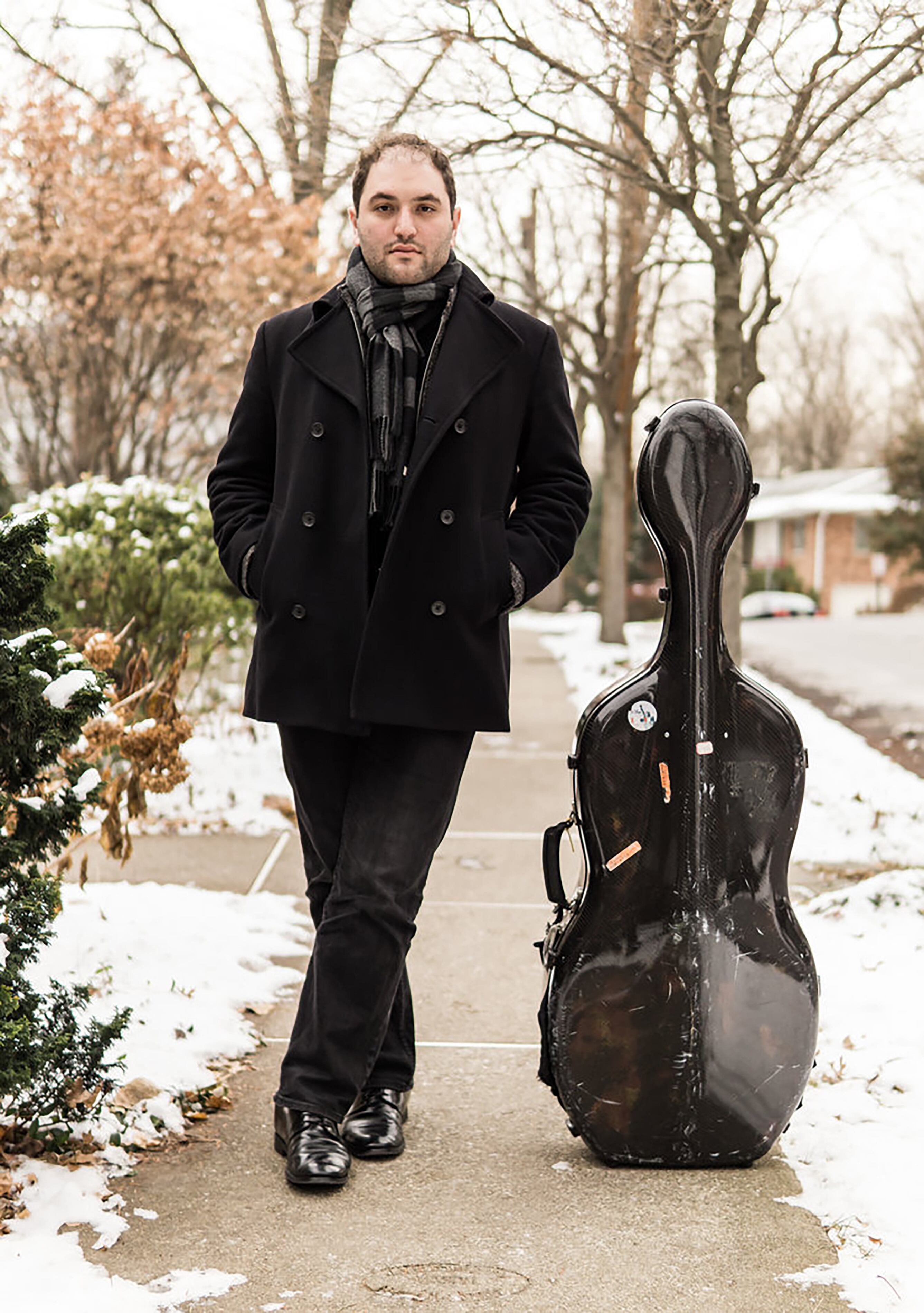 "Después de tantos años enseñando, realmente veo que los roles de maestro e intérprete son inseparables. En pocas palabras, la enseñanza y la interpretación se complementan mutuamente en mi vida", dice Julian Schwarz.