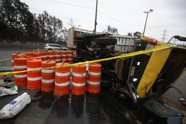 Camión se vuelca en la Vía de Evitamiento y provoca congestión vehicular en San Juan de Lurigancho