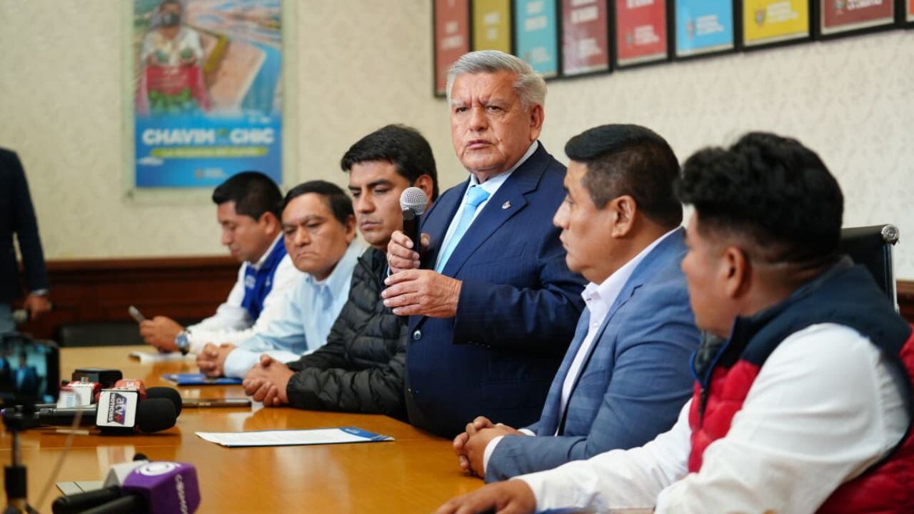 El gobernador regional de La Libertad se reunión con alcaldes distritales. Además, calificó hecho en la urbanización Las Quintanas como un “acto de terrorismo”.