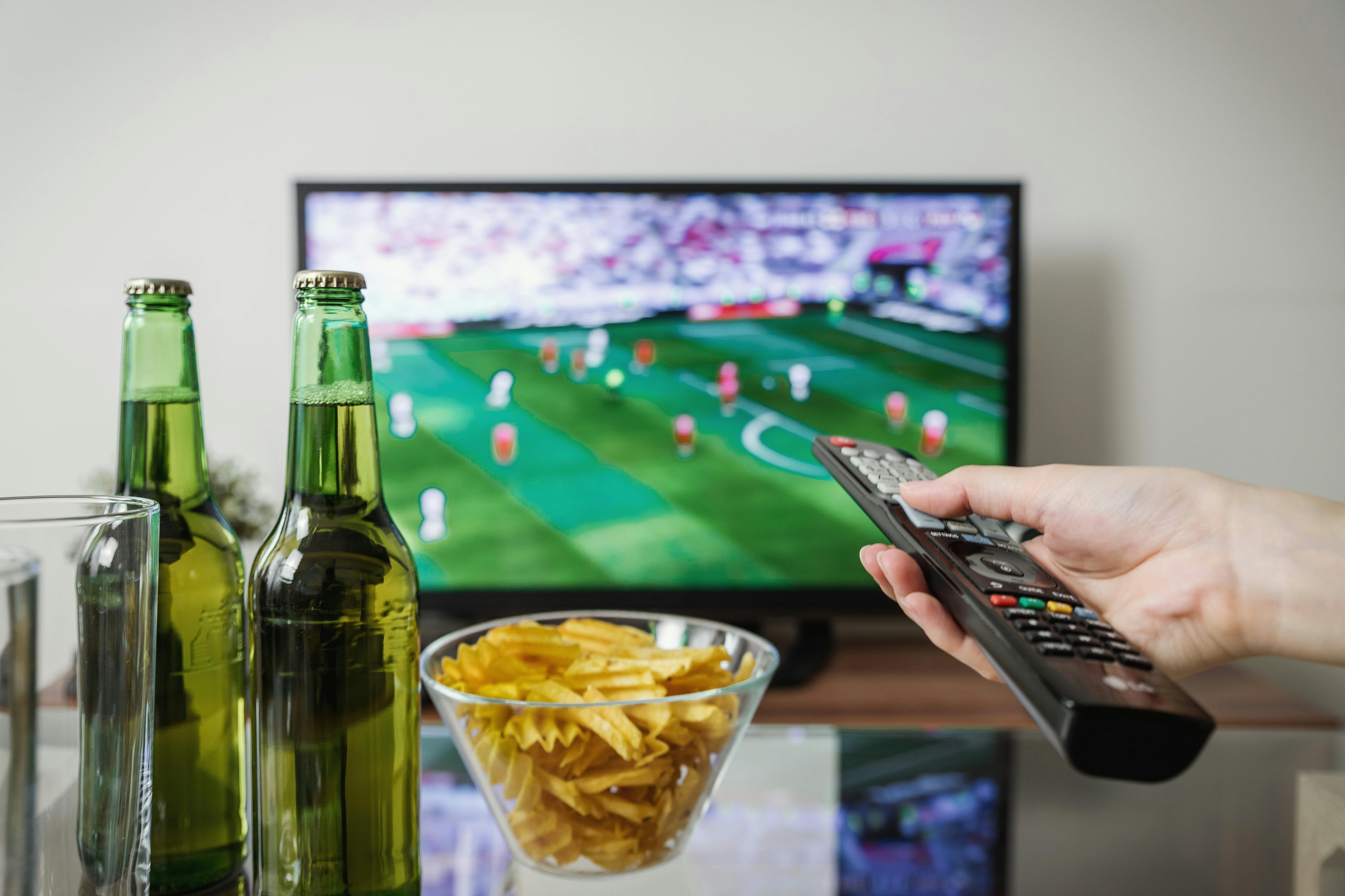 Especialistas advierten que el estrés, el sedentarismo, el exceso de alcohol y las largas horas frente a pantallas pueden afectar la salud durante la Copa del Mundo. Conoce cómo prevenirlo.