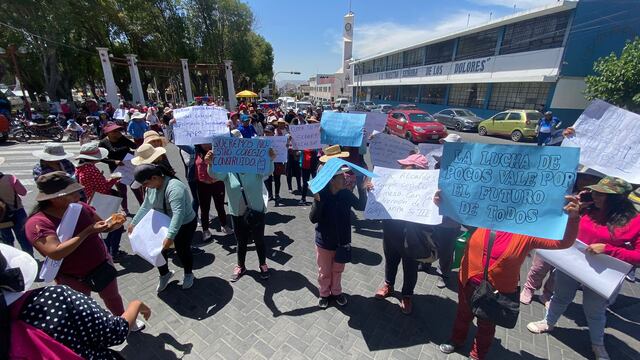 Arequipa: Alumnos estudian desde hace 8 años en un local social y padres exigen la construcción del colegio (VIDEO)