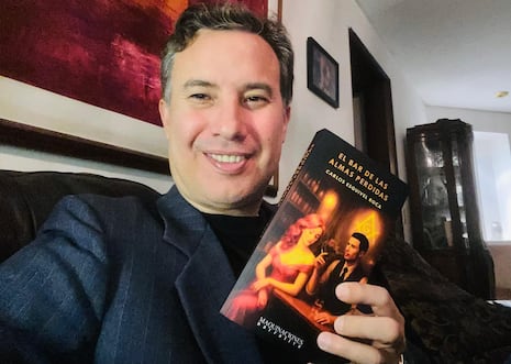 Carlos Esquivel Roca publica El bar de las almas perdidas, una novela de viajes, riesgo y revelación