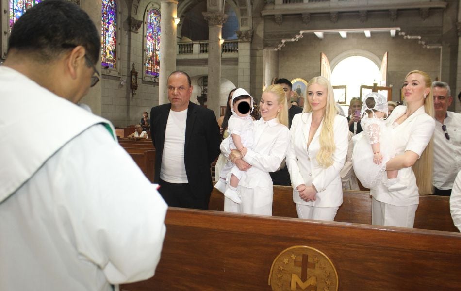 El empresario y Dailyn Curbelo participaron en el sacramento realizado en una iglesia de Miraflores junto a sus hijos, familiares cercanos y amistades. (Foto: Difusión)