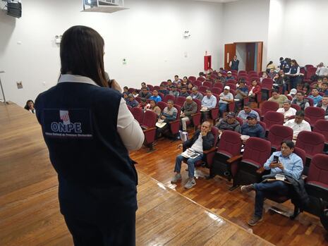 Ica: capacitan a candidatos y organizaciones políticas sobre información financiera de campaña