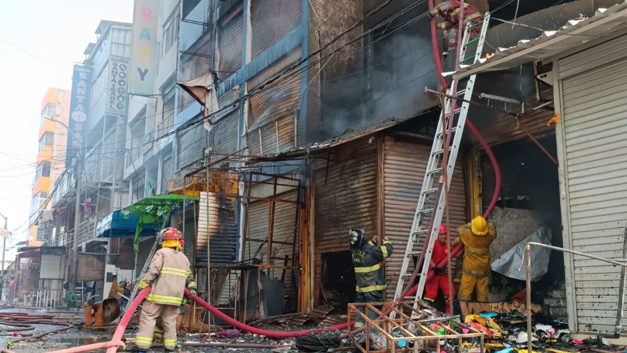 Peritos determinarán los riesgos en Tacora, tras siniestro que dejó seis edificios afectados.