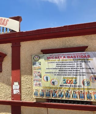 Colegio Micaela Bastidas niega vínculo laboral con detenido por presunto abuso sexual a estudiante (Foto: Yunsu Pariapaza/@photo.gec)