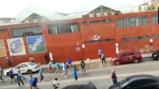 Cercado de Lima: barristas de Universitario de Deportes y Sporting Cristal se enfrentan y desatan pánico 
