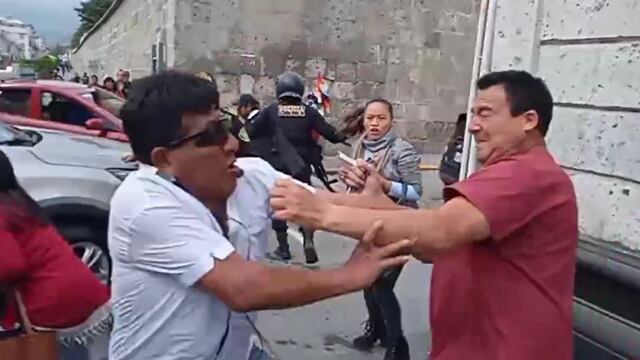 Arequipa: Congresista Edwin Martínez Talavera se va a los golpes con manifestante (VIDEO)