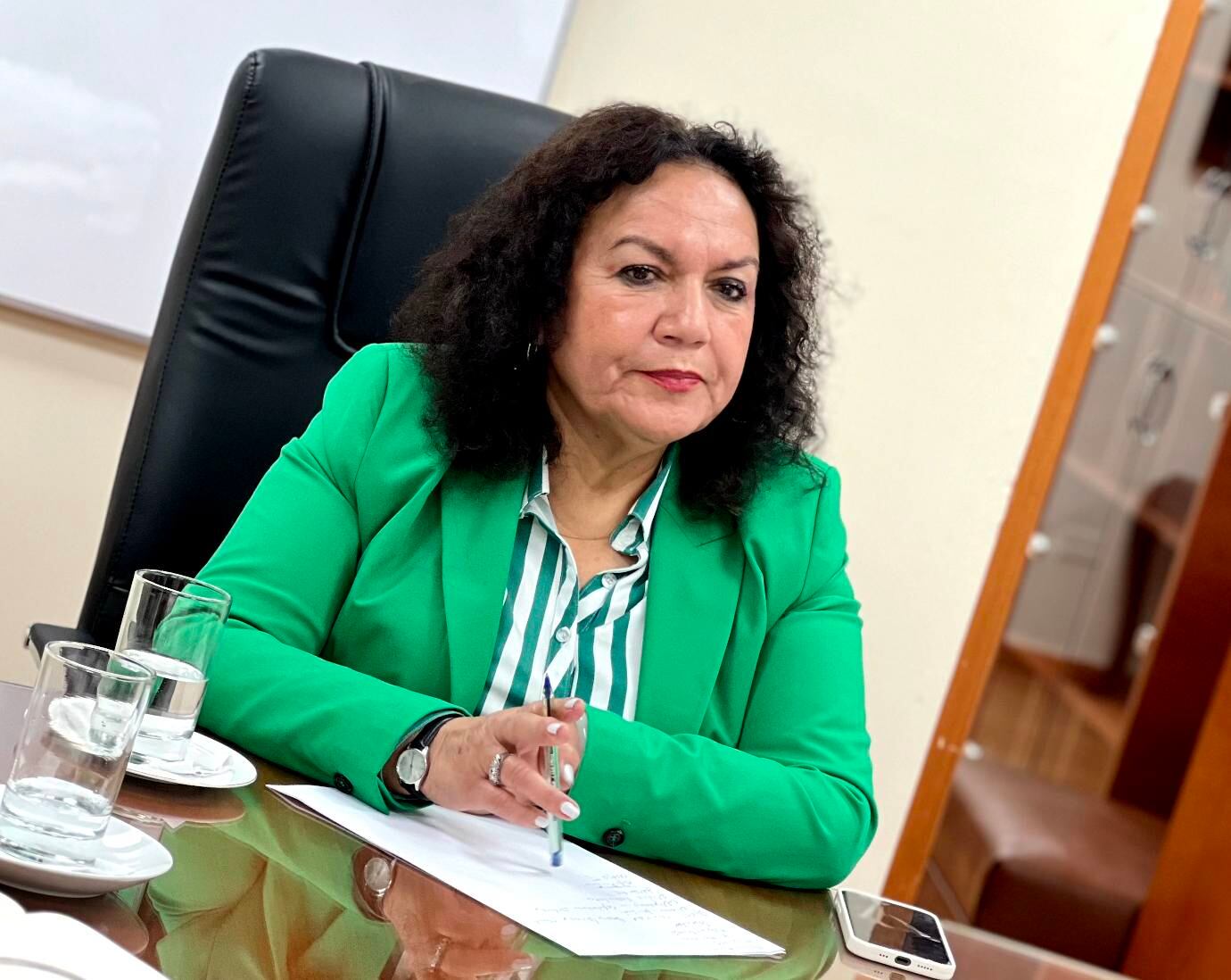 Parlamentaria María Acuña Peralta es cuestionada por presuntamente invadir un espacio público en Surco. Foto: Difusión.