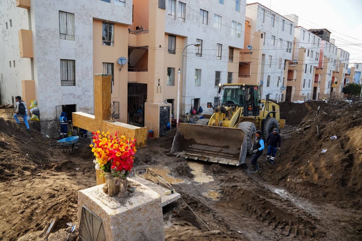 Con maquinaria retiran las toneladas de material almacenado en las calles (Foto: MPA)