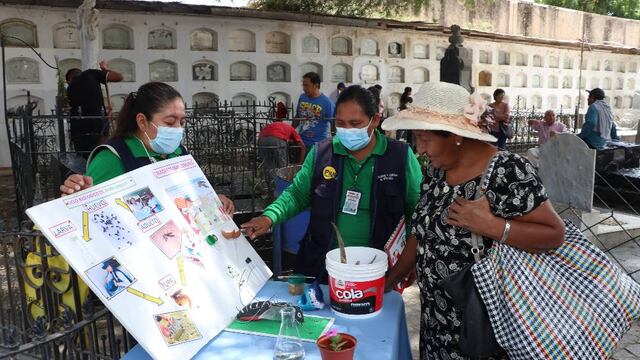 Campaña de prevención del dengue en los cementerios del Bajo Piura