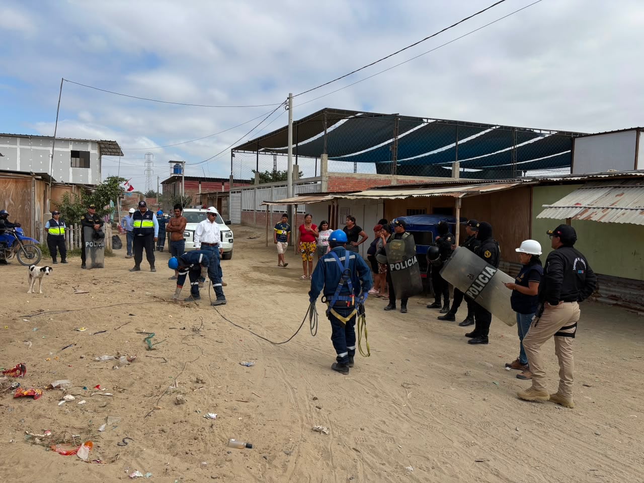 Piura: Enosa, PNP, Fiscalía y Serenazgo retiran conexiones clandestinas por FEN