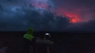 EE.UU.: lava de volcán en Hawái se aproximan a crucial carretera de la isla