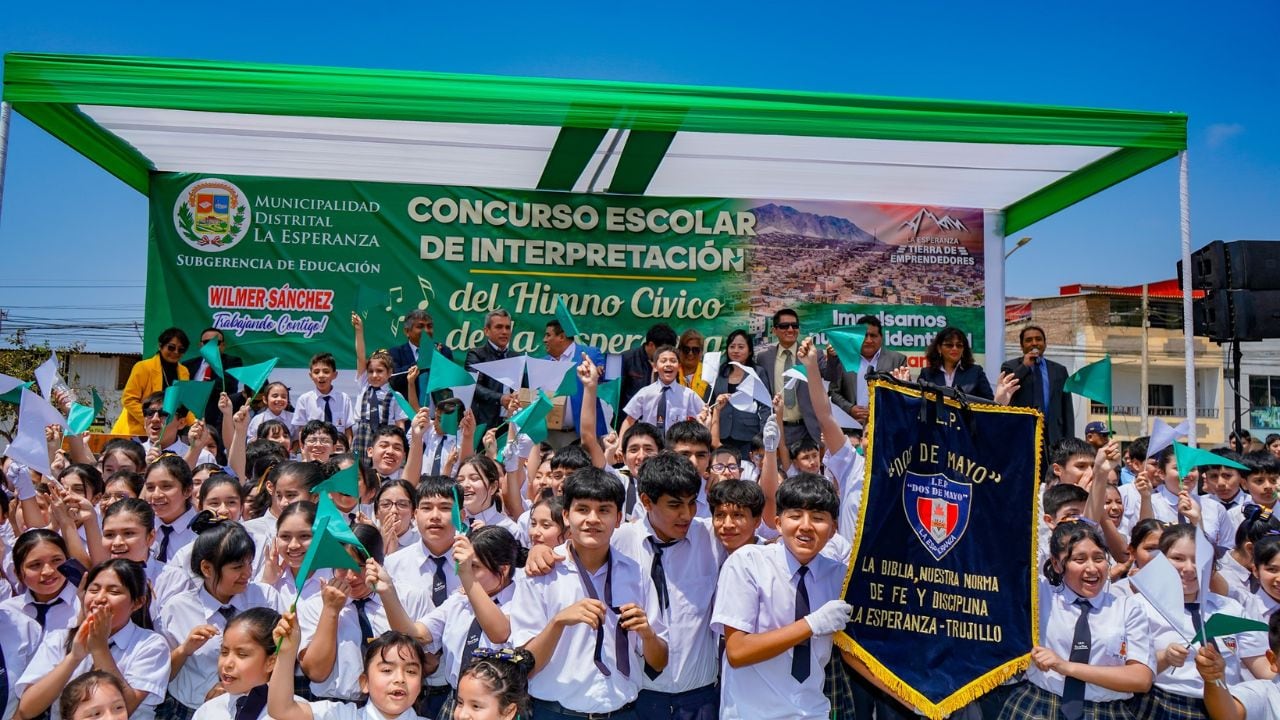 La Institución Educativa Dos de Mayo fue el ganador de este concurso que se realizó en la Plaza de Armas de La Esperanza.