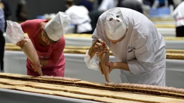 Elaboran en Suiza el pastel milhojas más largo del mundo