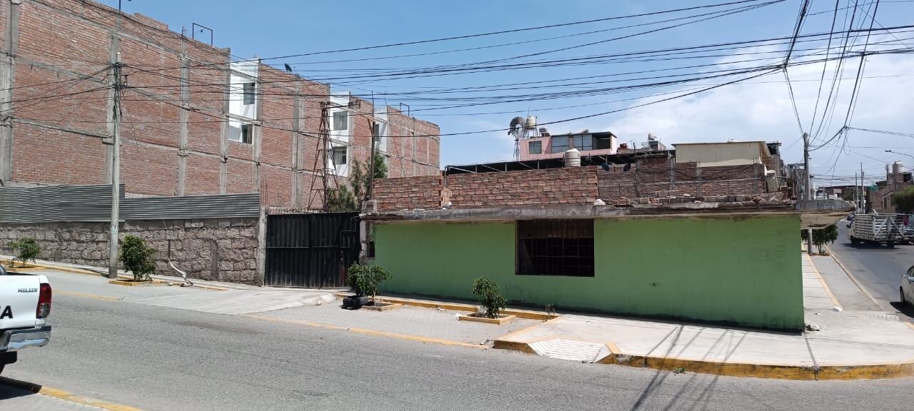 Dirigente guardaba sus vehículos en una cochera cuando fue atacado. (Foto: Pedro Torres)