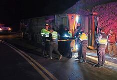 Arequipa: Cuatro personas mueren en volcadura de bus en vía costanera Quilca - Matarani