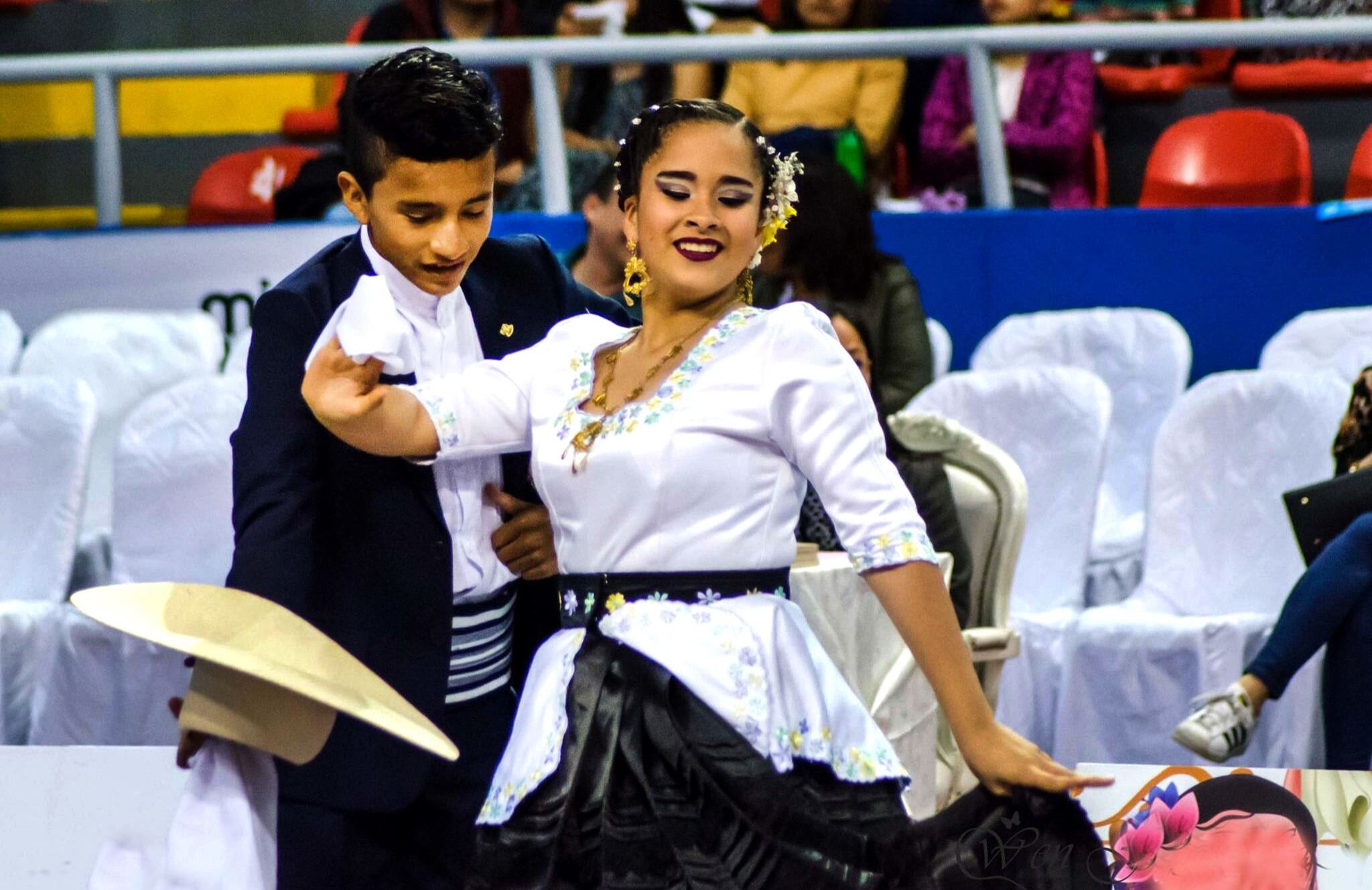 Piura gozó del espectáculo cuyos ganadores clasificaron al torneo nacional.