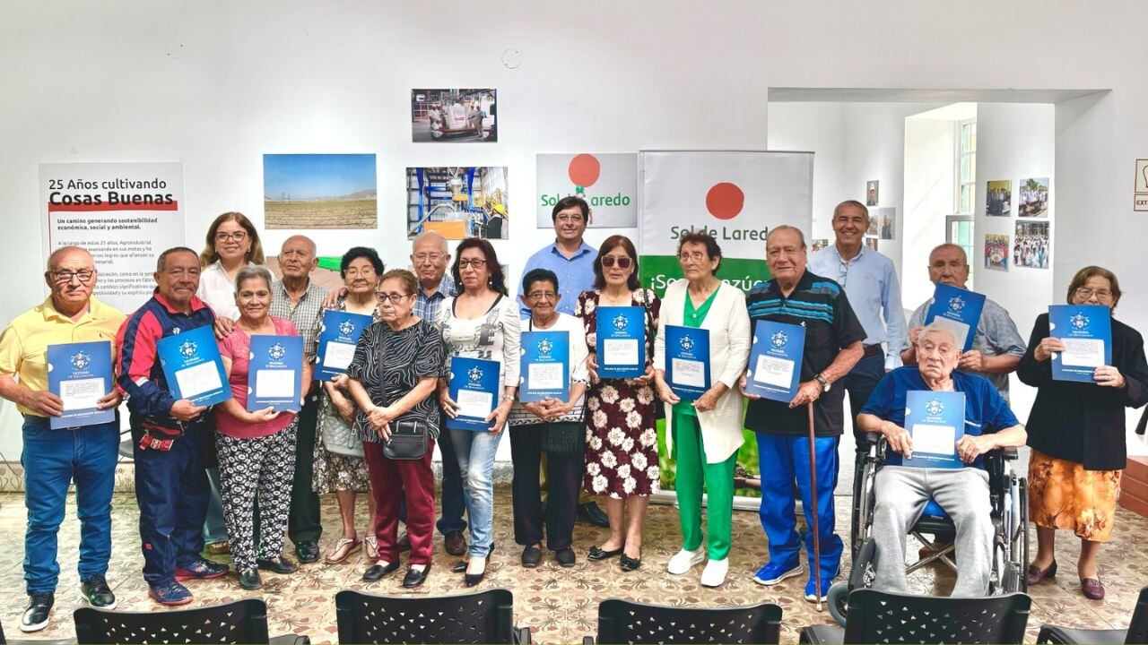 Luego de varios meses de gestiones 14 familias ahora tienen seguridad jurídica y cuentan con los beneficios de una vivienda inscrita legalmente.