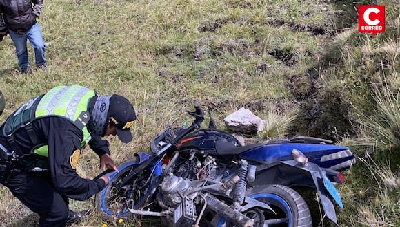Puno: Rescatan cadáver de motociclista que cayó a un barranco de 300 metros