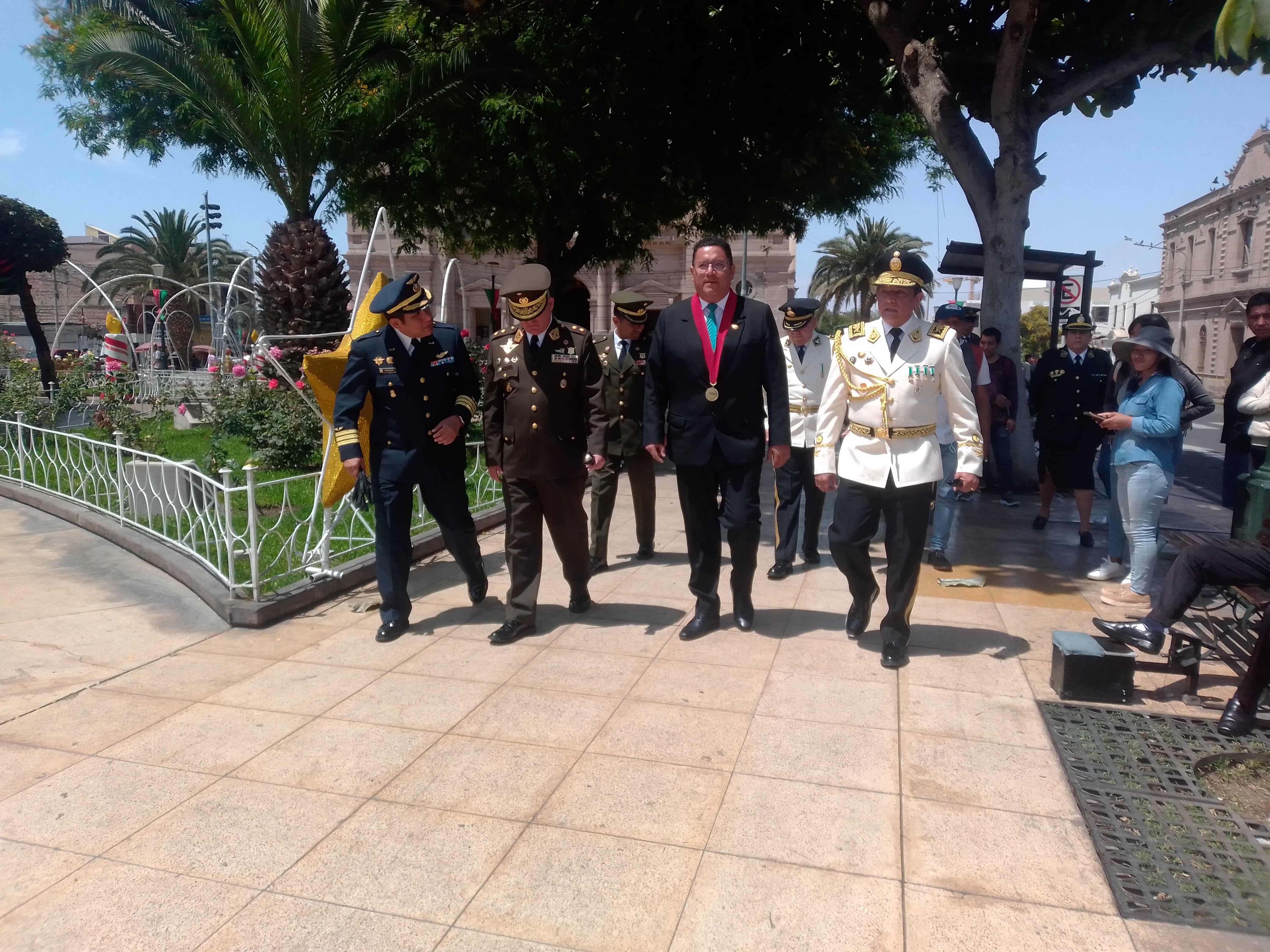 General PNP Edinson Hernández Moreno encabezó al personal policial durante 35 aniversario. (Foto: Adrian Apaza)