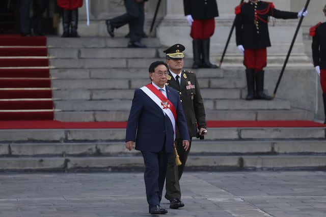 José María Balcázar salió de Palacio de Gobierno rumbo a la Catedral de Lima para participar en la misa y tedeum por Fiestas Patrias.