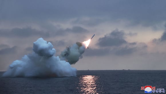 Nueva ronda de pruebas armamentísticas del régimen de Kim Jong-un. (Foto de KCNA VIA KNS / AFP)