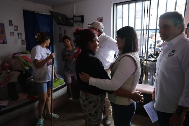 Keiko Fujimori evalúa declarar en emergencia distritos de Lima afectados por lluvias