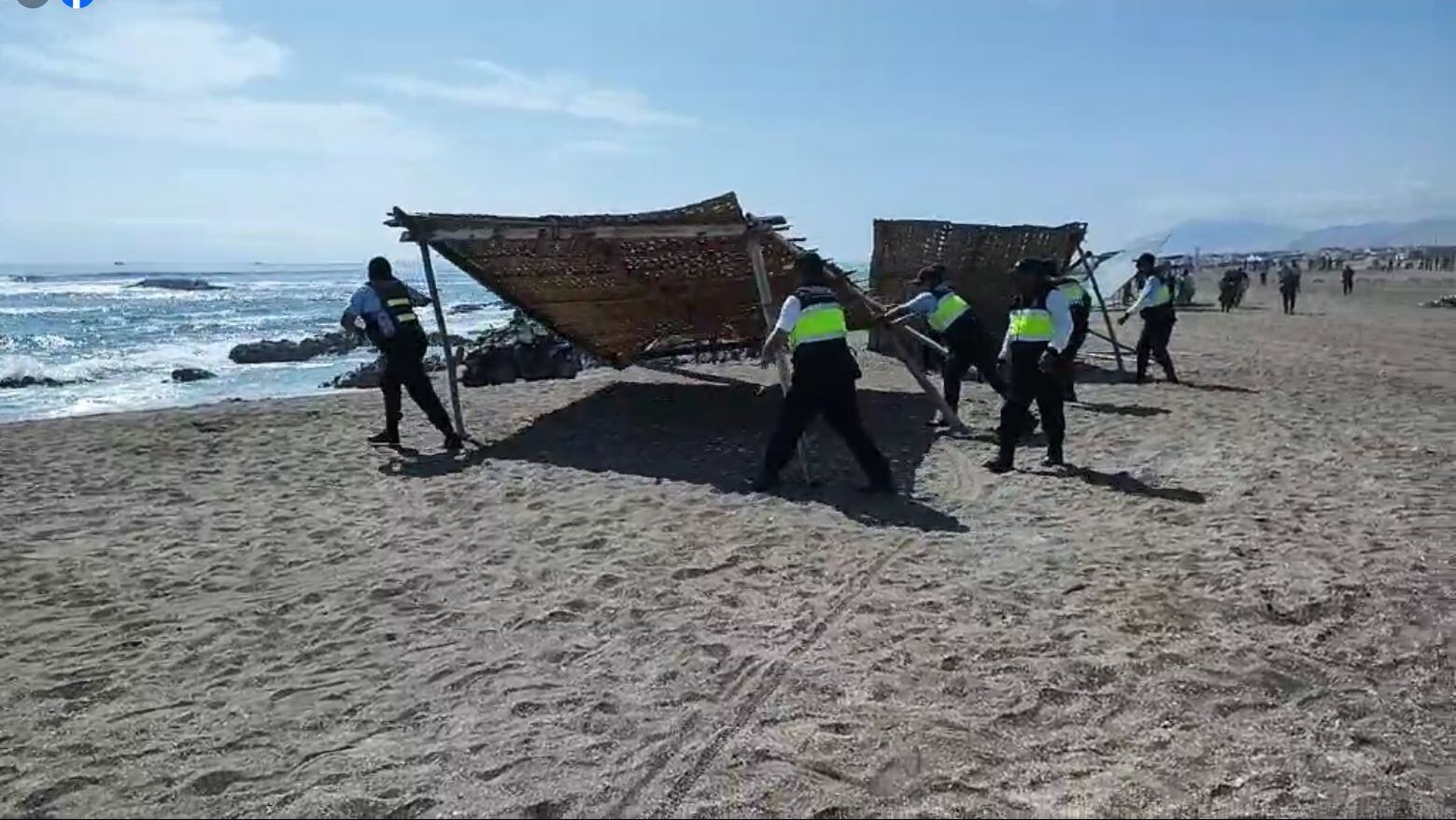 Se retiraron las sombras de esteras que habían instalado en espacios públicos dueños de casas de playa. (Foto: Difusión)