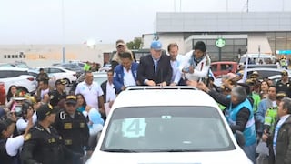 Rafael López Aliaga llega a Arequipa recibido por simpatizantes y rechazado por opositores