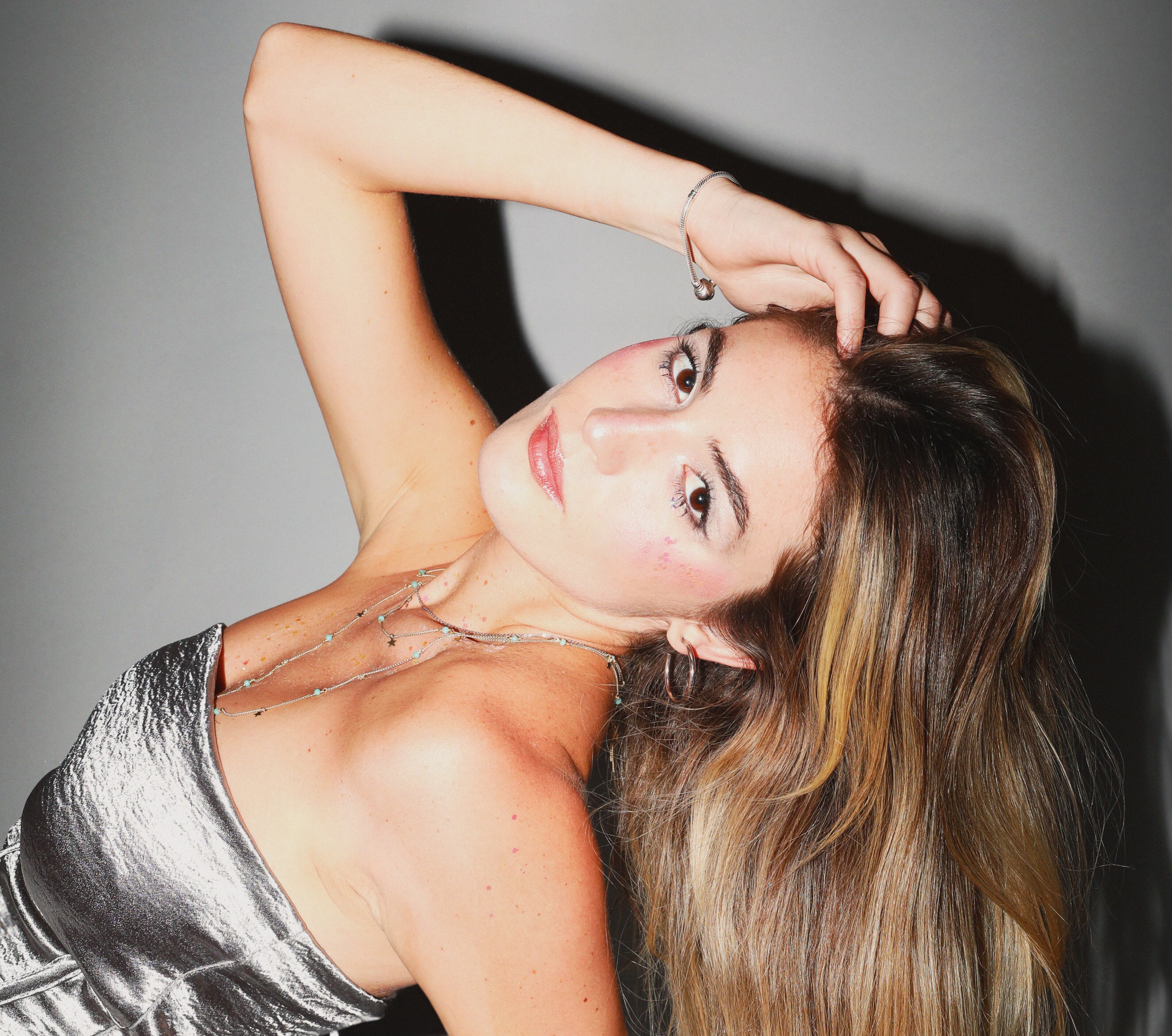 Cantautora peruana espera ofrecer al público su propuesta musical enmarcada en el pop.