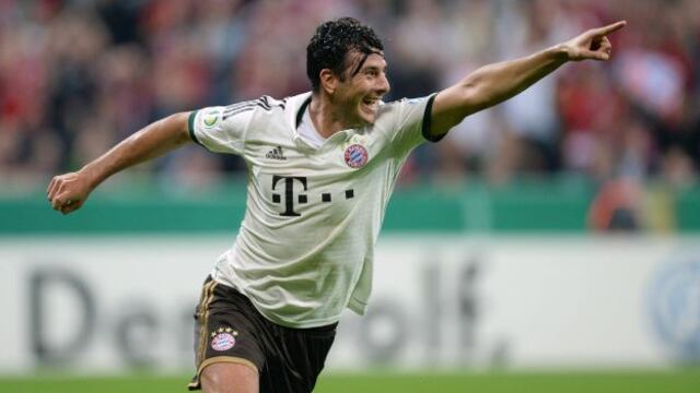 Claudio Pizarro luce orgulloso la bandera peruana en saludo de Bayern Múnich