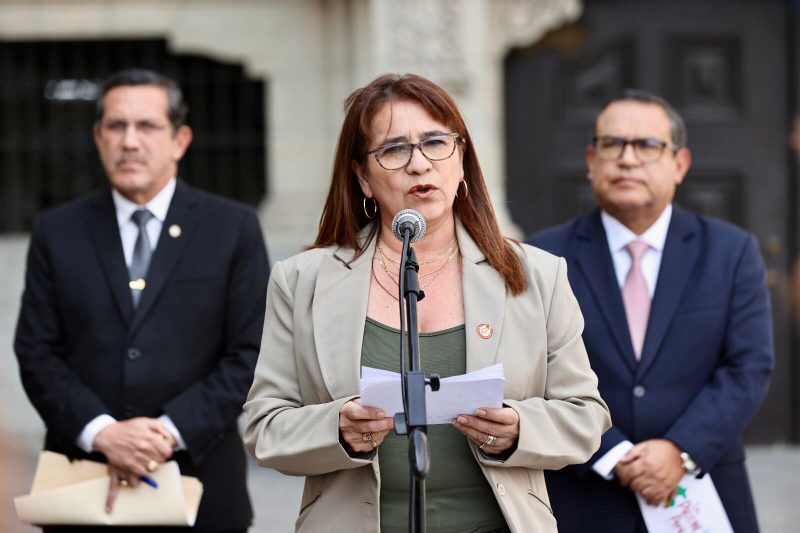 Ministra de Educación descarta reevaluar universidades con licencias denegadas.
