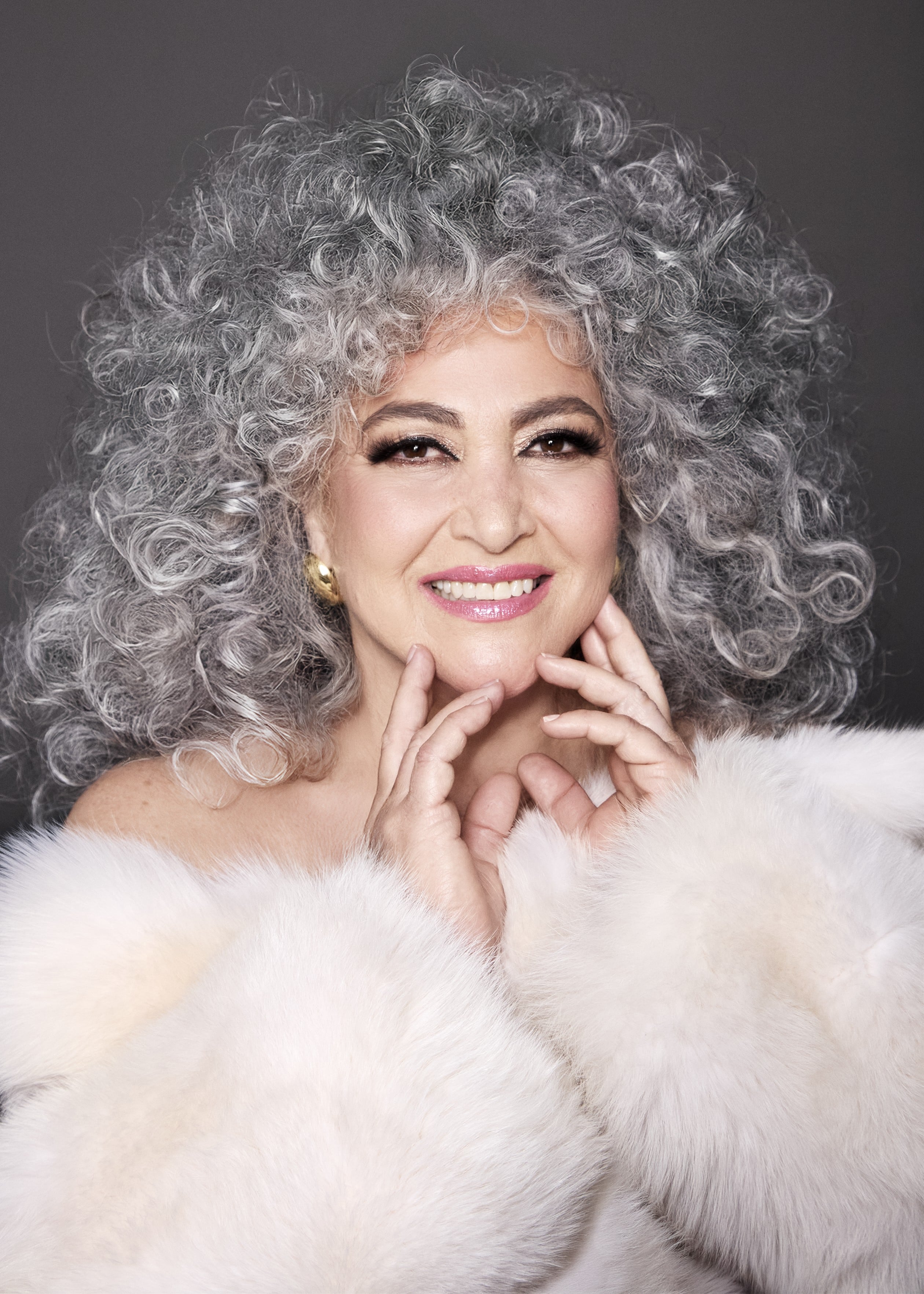 "El dolor, el amor y el desamor son iguales en cualquier época; eso no pasa de moda, como tampoco pasa de moda la mentira", dice Amanda Miguel.