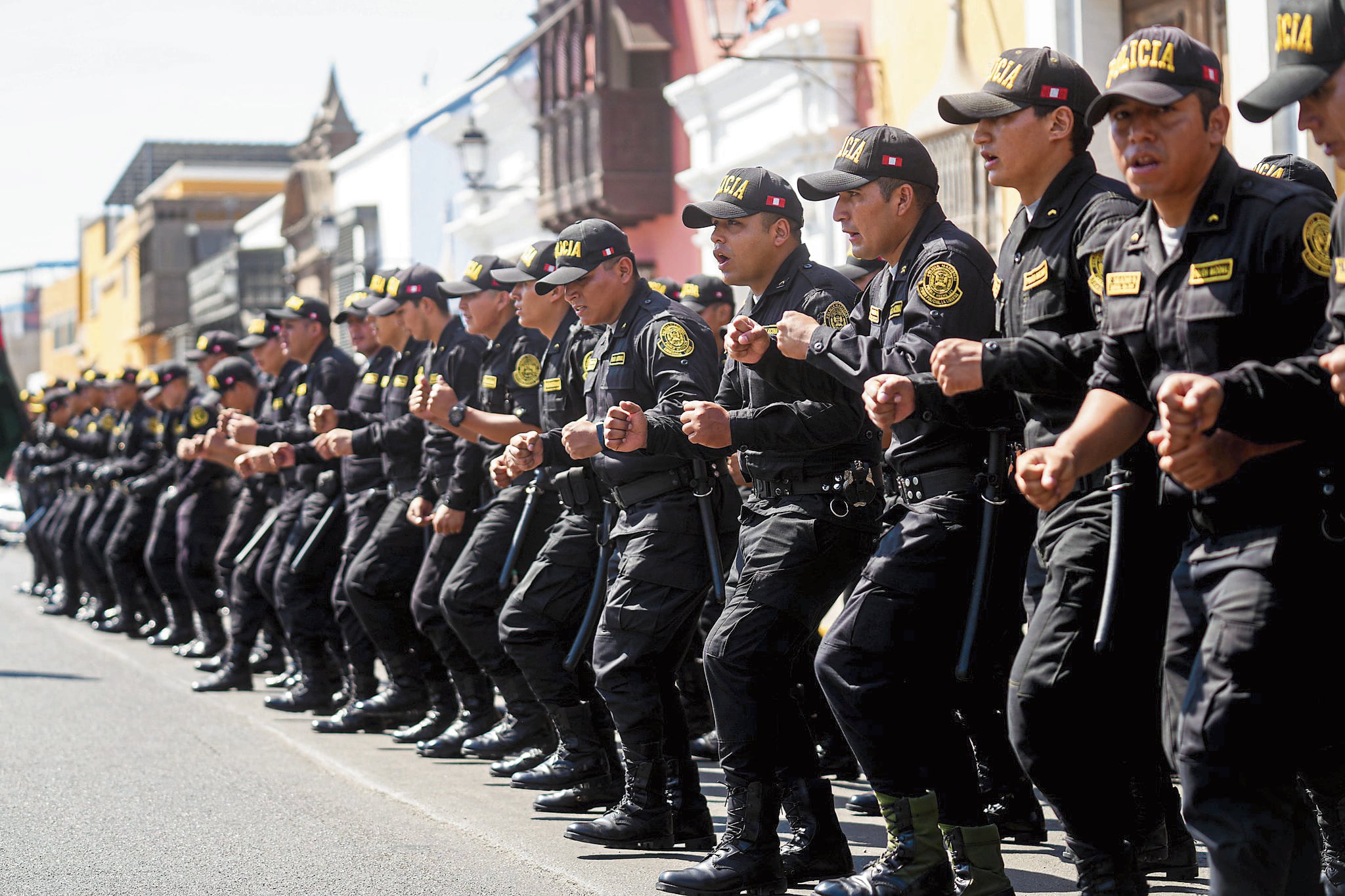 El coronel PNP (r) Roger Torres sugiere incrementar las vacantes en escuelas y que el Ejecutivo envíe más agentes.