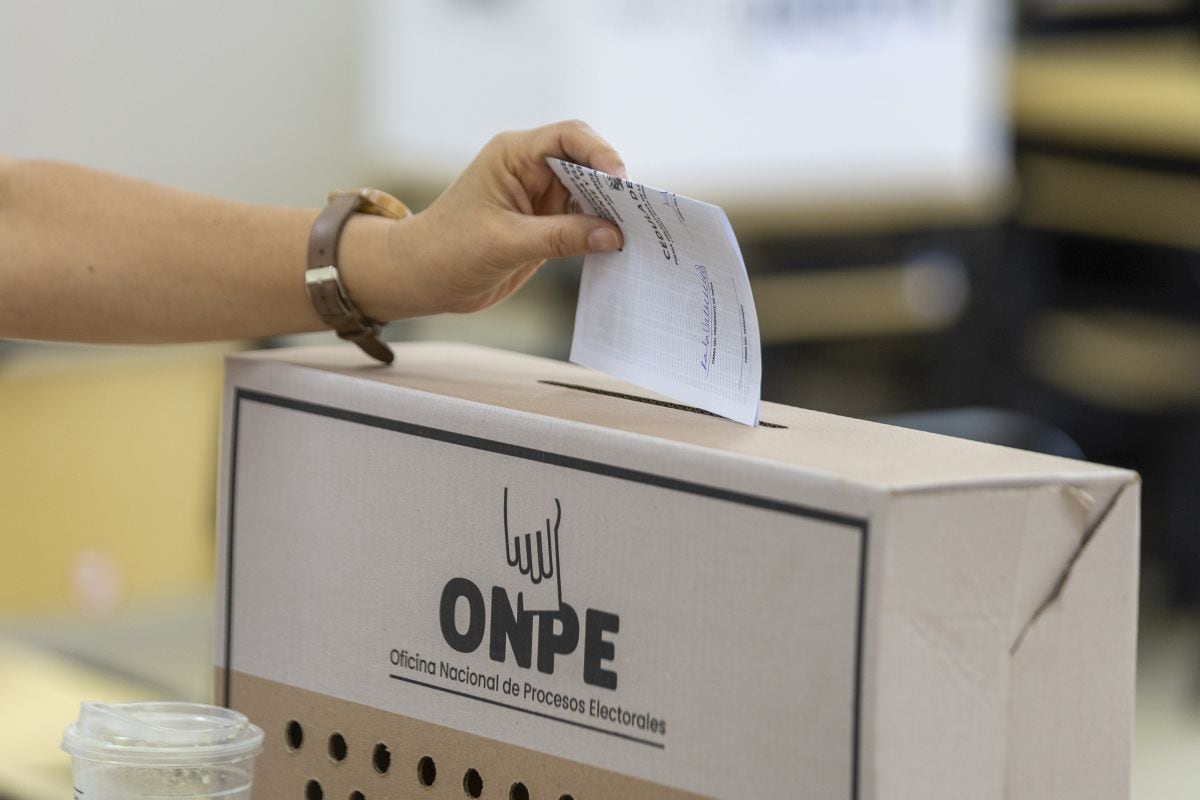 La ONPE precisó que para determinar el 30% solo se consideran los votos válidos. La regla corresponde a gobernadores y vicegobernadores; las alcaldías se definen en una sola elección. (Foto: Mario Zapata N. / @photo.gec)