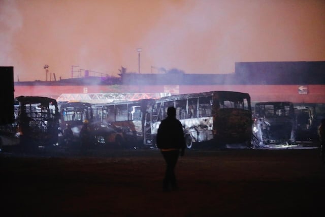 Incendio en Ate destruye 18 buses de transporte (Foto: GEC)
