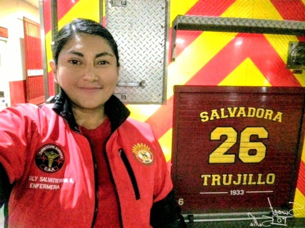 Enfermeros voluntarios aseguran que servir como bomberos fortalece su vocación de ayuda y compromiso con la vida.