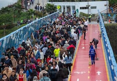 Cientos de personas concurren a Puente de la Paz que une distritos de Miraflores y Barranco (FOTOS)