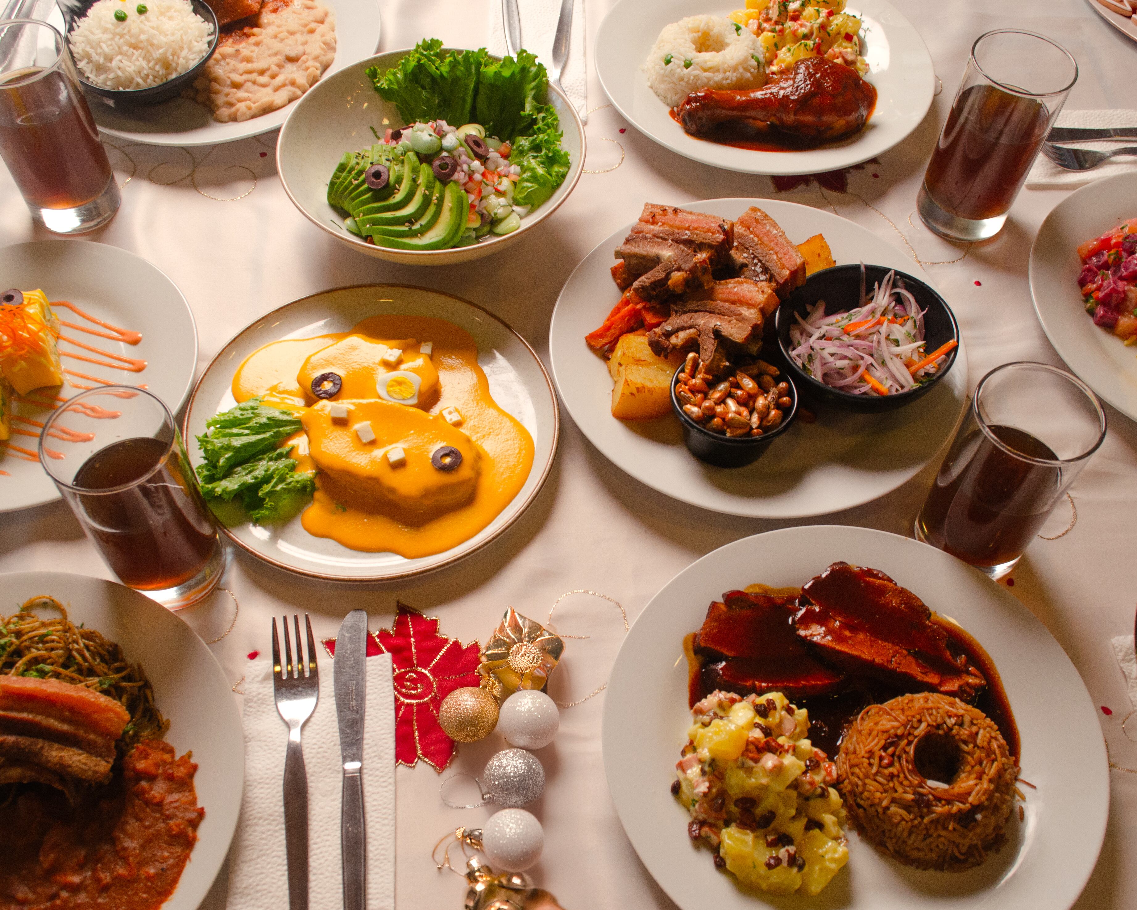 El tradicional local de La Angostura presentó sus opciones gastronómicas para celebraciones de fin de año y anunció una jornada familiar con la llegada de Papá Noel.