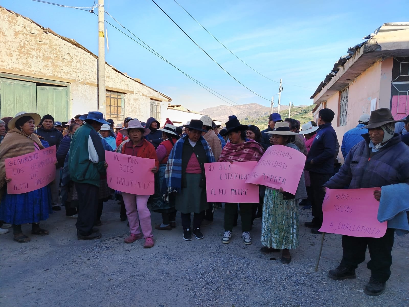 Población campesina se moviliza a Challapalca para plantón en afueras de penal