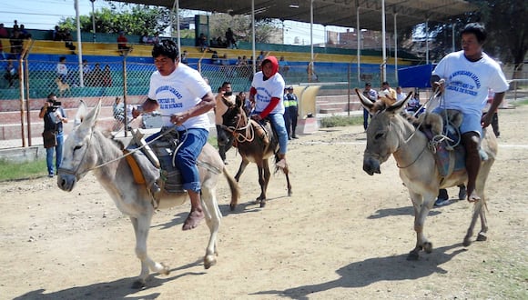 En el estadio Manuel O. Feijoó se corrio la tradicional "Carrera de Burros".