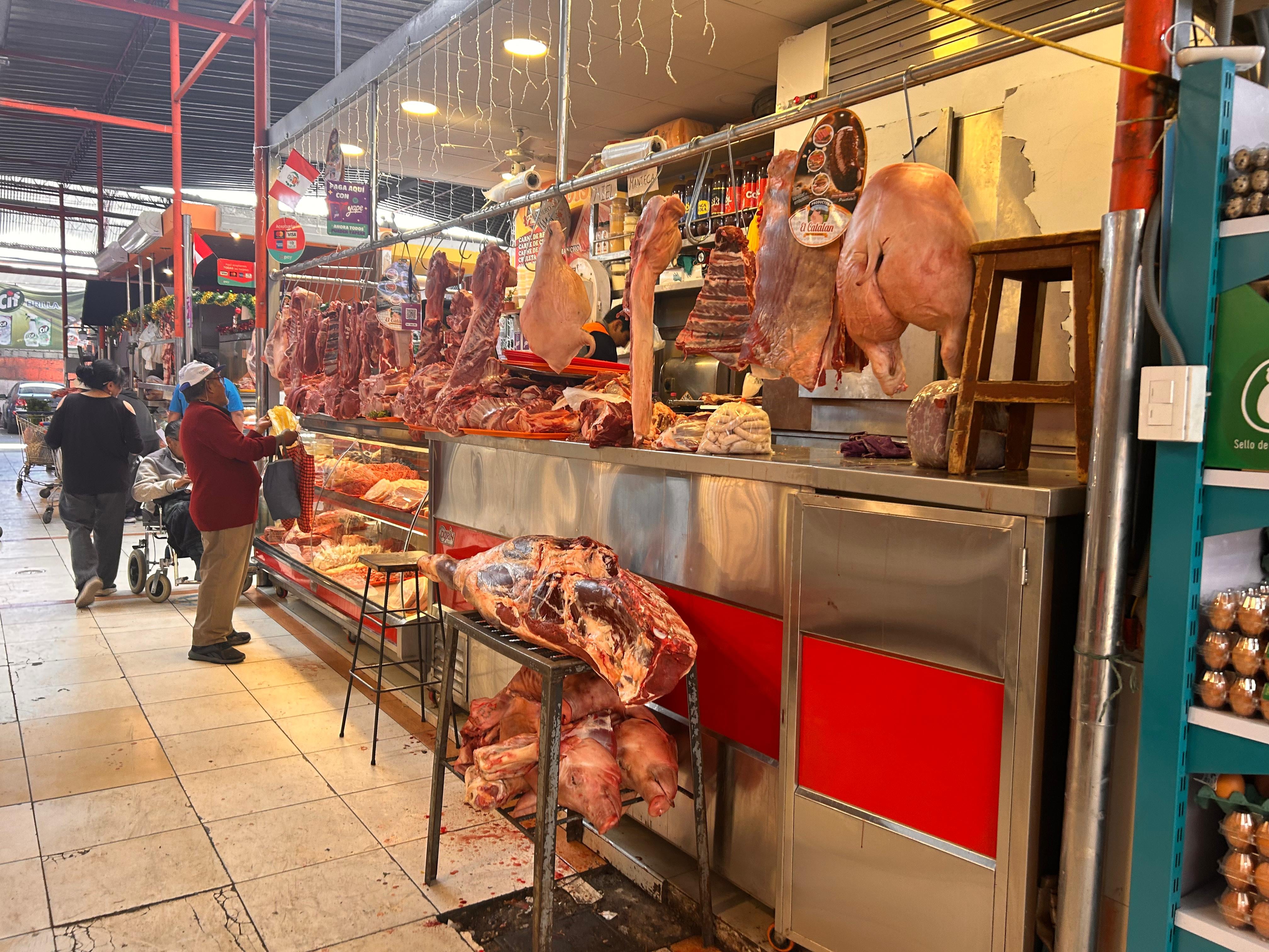 Precio del chancho y otros productos en Mi Mercado. FOTO: GEC.