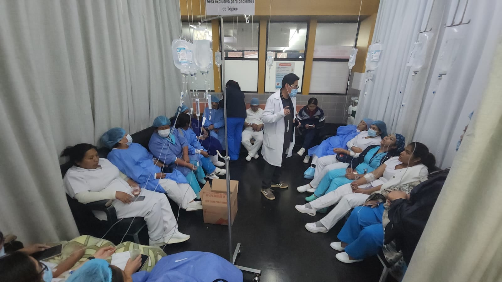 Una veintena de trabajadores del nosocomio cusqueño fueron auxiliados al hospital EsSalud Cusco.
