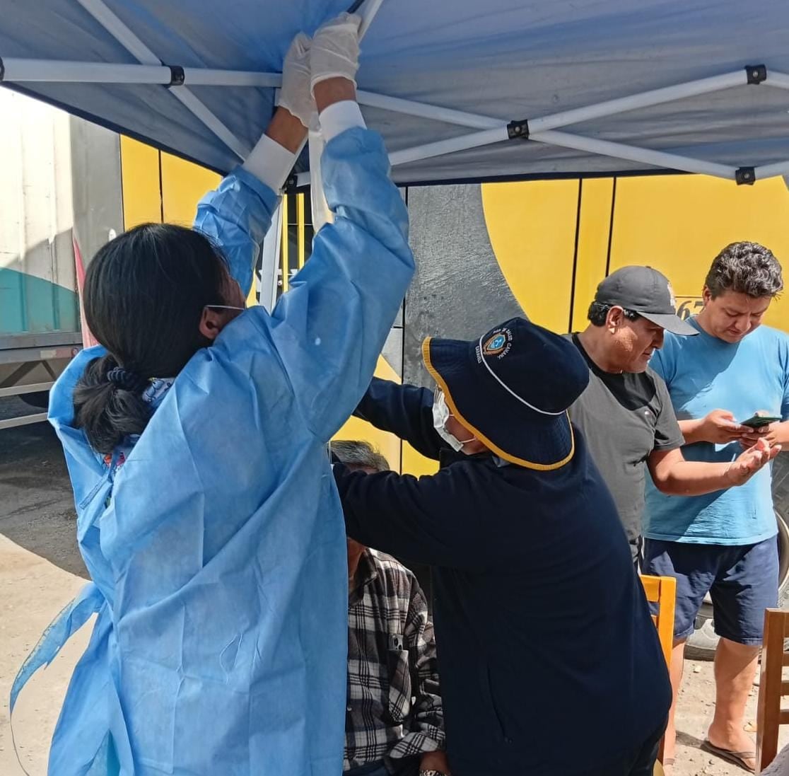Brigadas de salud atienen a pasajeros varados más cercanos a los distritos de Atico y Oocoña (Foto: Gerencia Regional de Salud)